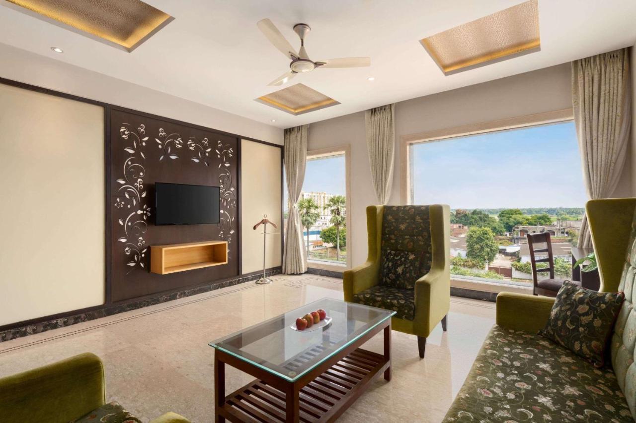 Ramada By Wyndham Varanasi Katesar Chandauli Exteriér fotografie