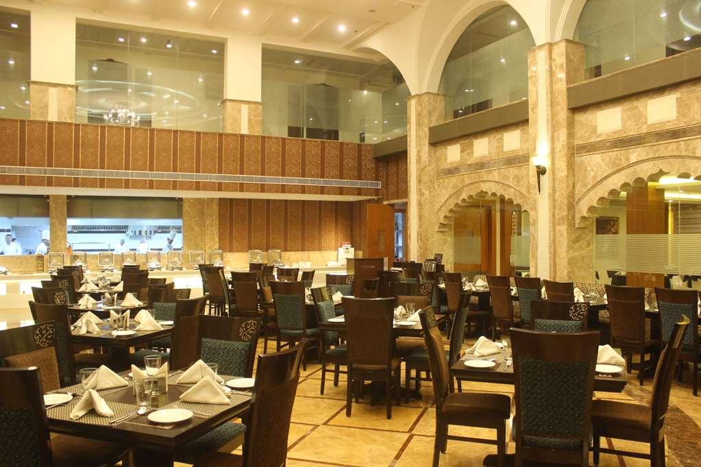 Ramada By Wyndham Varanasi Katesar Chandauli Restaurace fotografie
