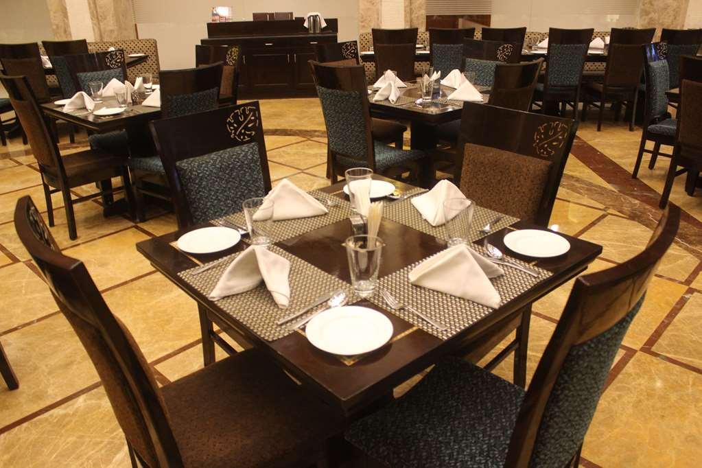 Ramada By Wyndham Varanasi Katesar Chandauli Restaurace fotografie